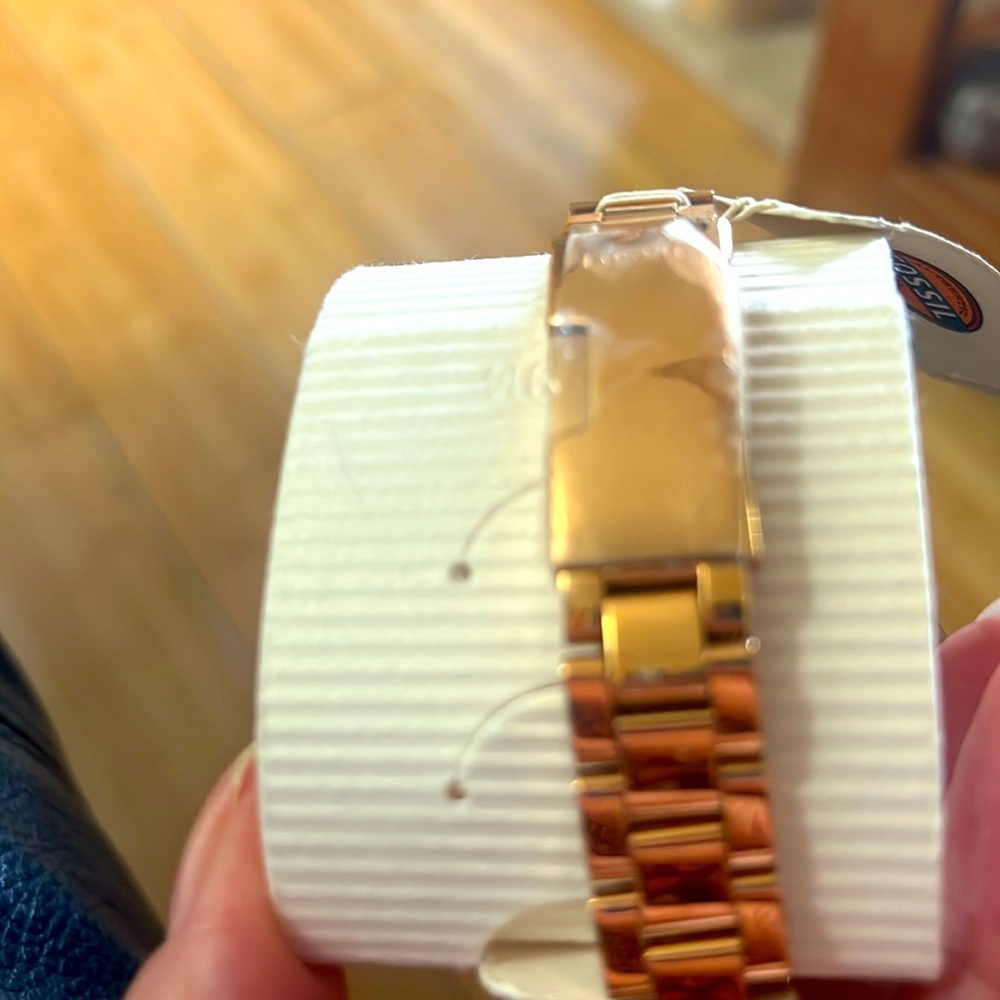 Fossil watch new with tags in original tin packaging! - Picture 11 of 11